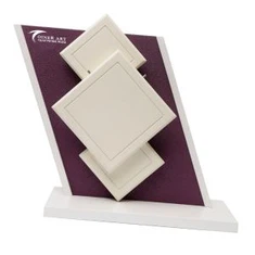 Hvid og lilla smykkeskærm